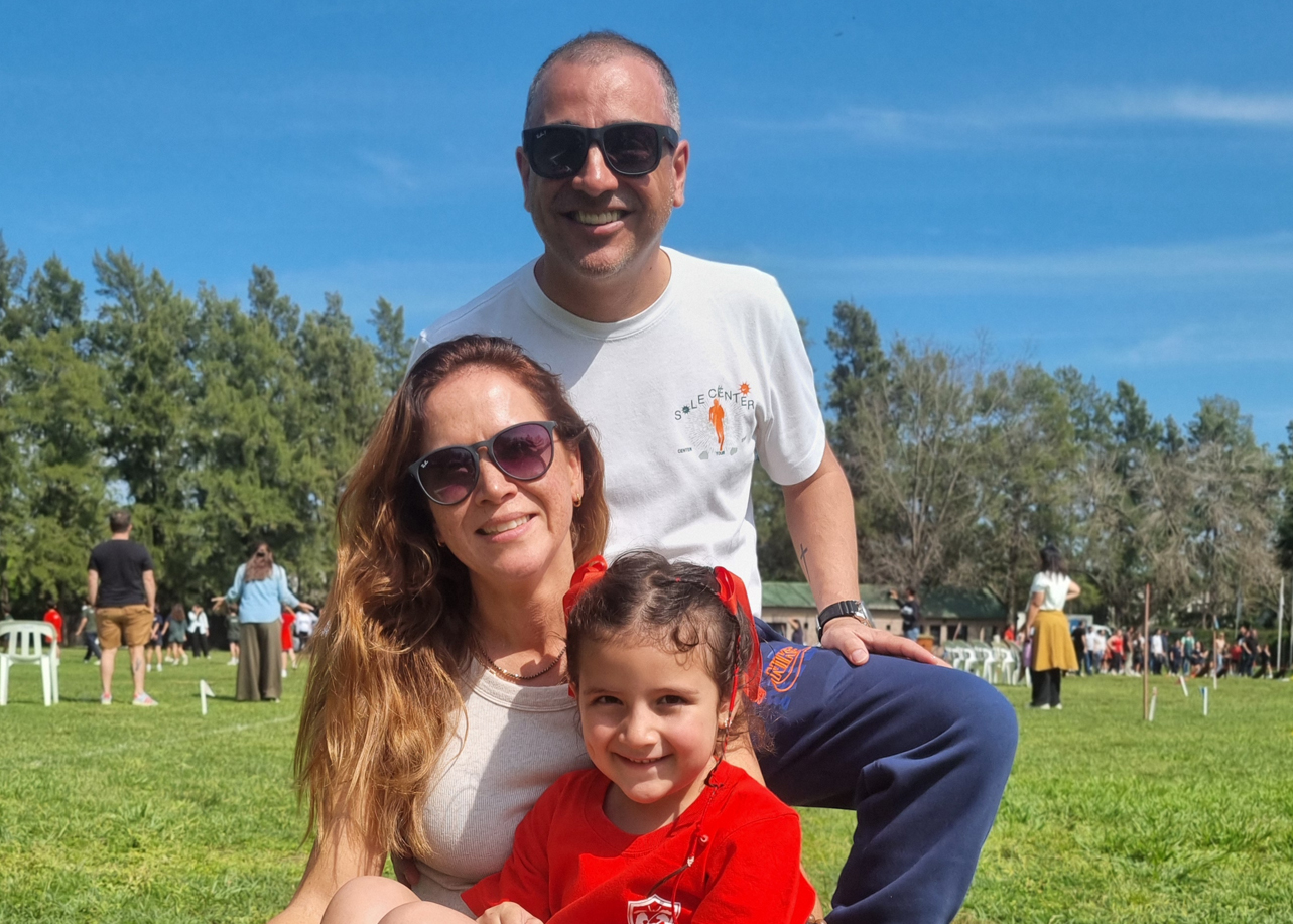 Familia en kinder day